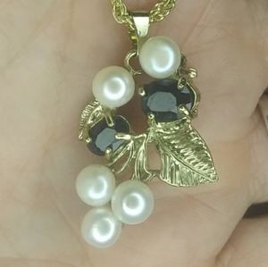 Lisner Pearl & Onyx Necklace